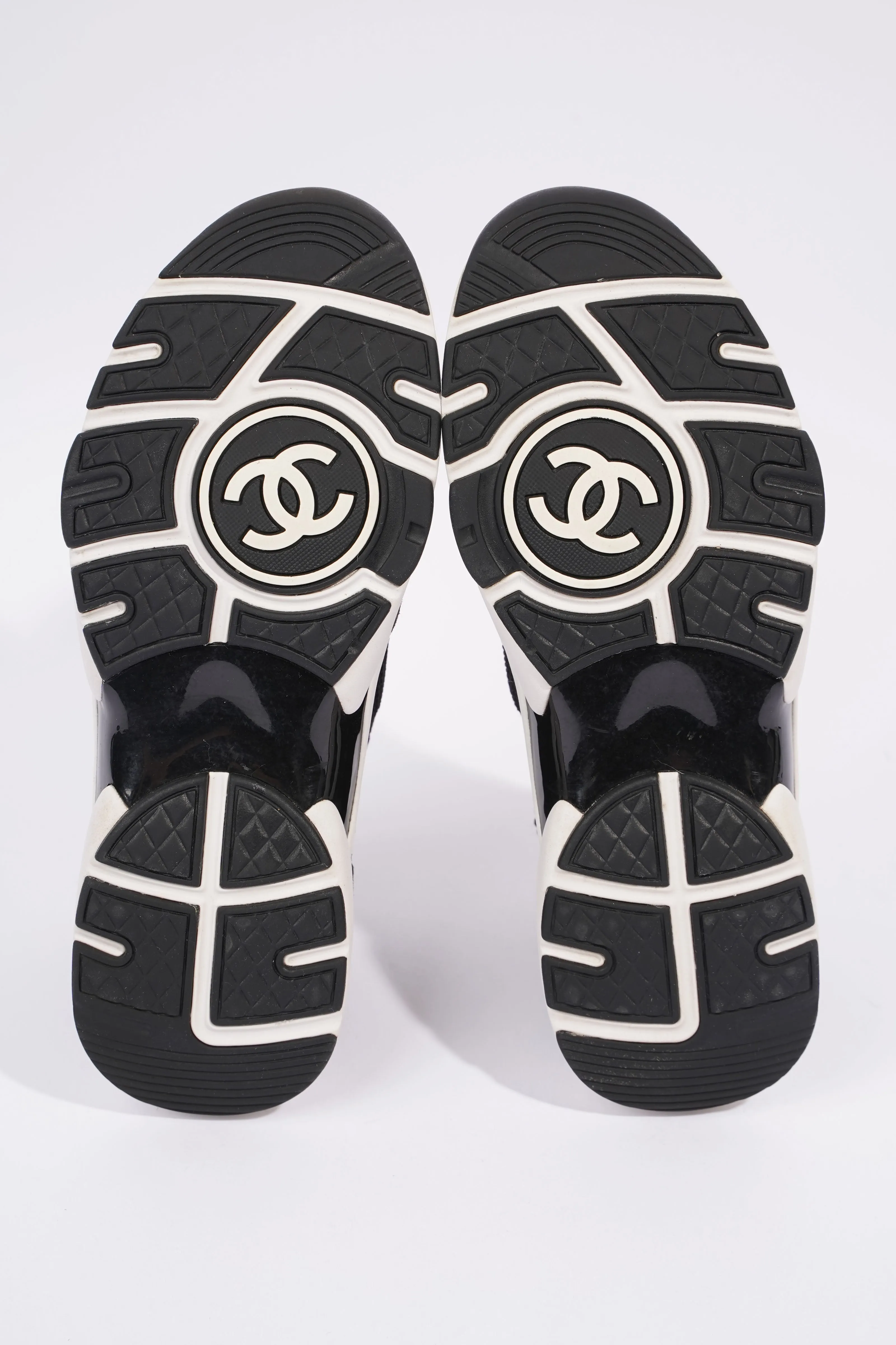 Chanel CC Logo Knit Sneaker Black   White Suede EU 37.5 UK 4.5