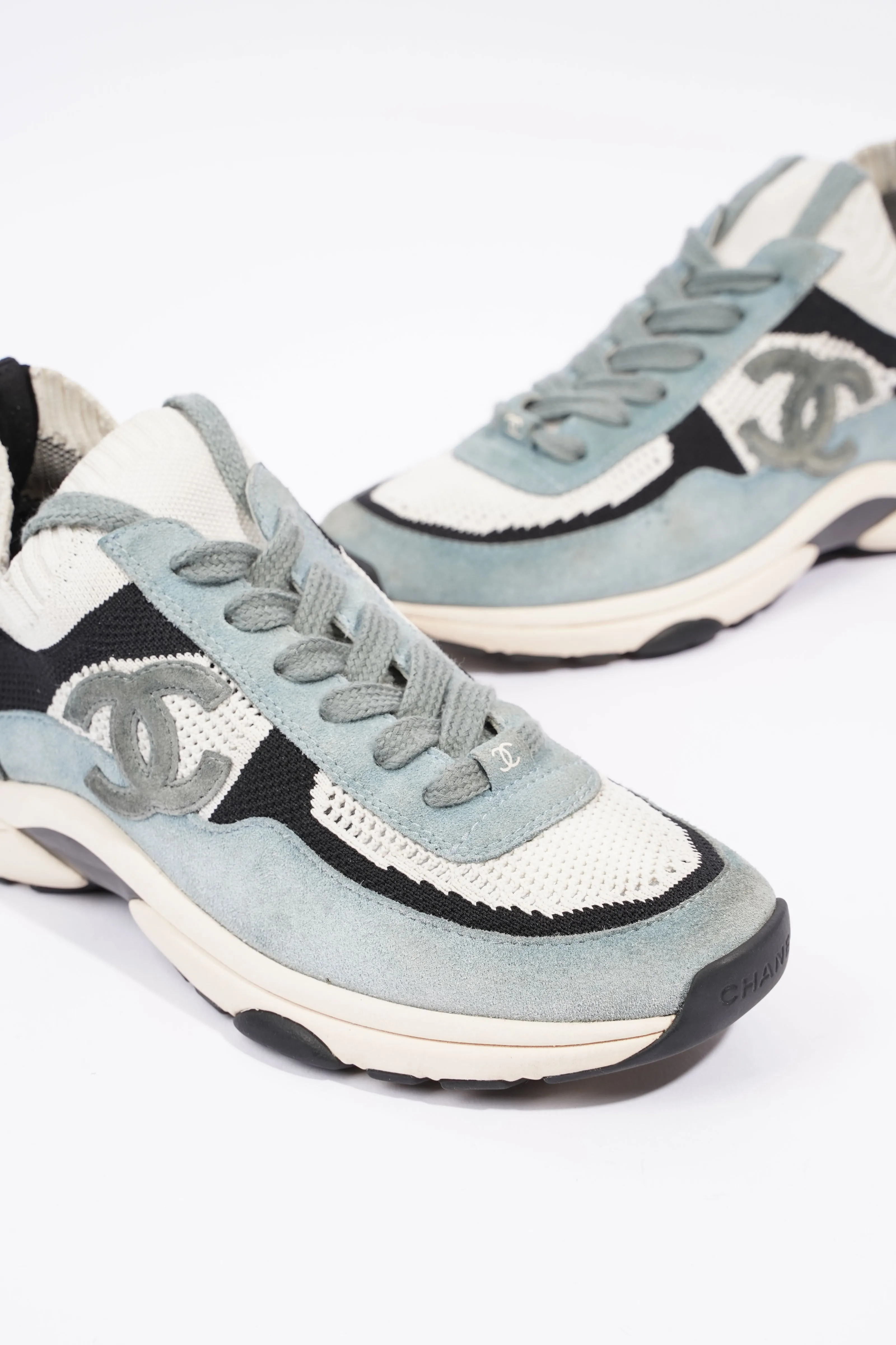 Chanel CC Logo Knit Sneaker White   Blue   Black Suede EU 38.5 UK 5.5