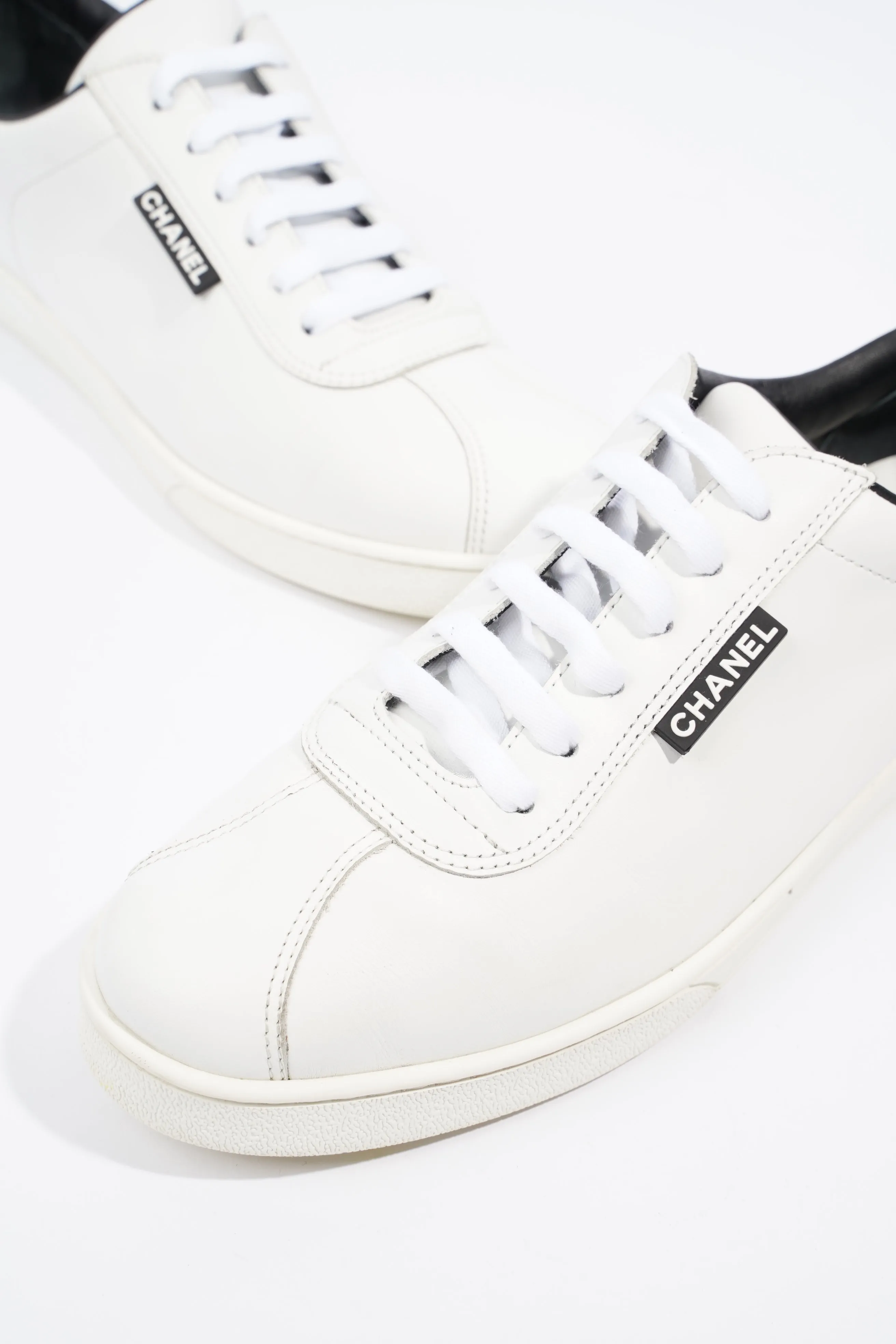 Chanel CC Logo Lace Up White   Black Leather EU 41.5 UK 8.5