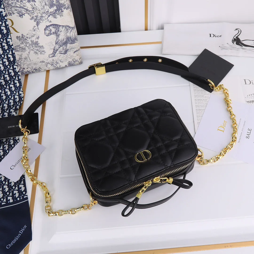 DR244 Caro Box Bag with Chain / 7 x 5 x 2 inches