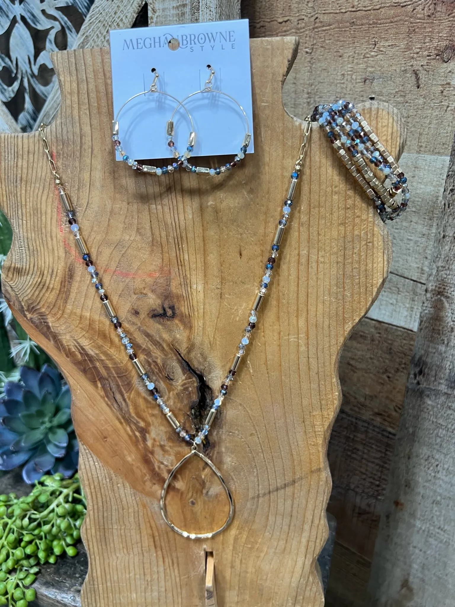 Havana Gold Chain with Teardrop Necklace