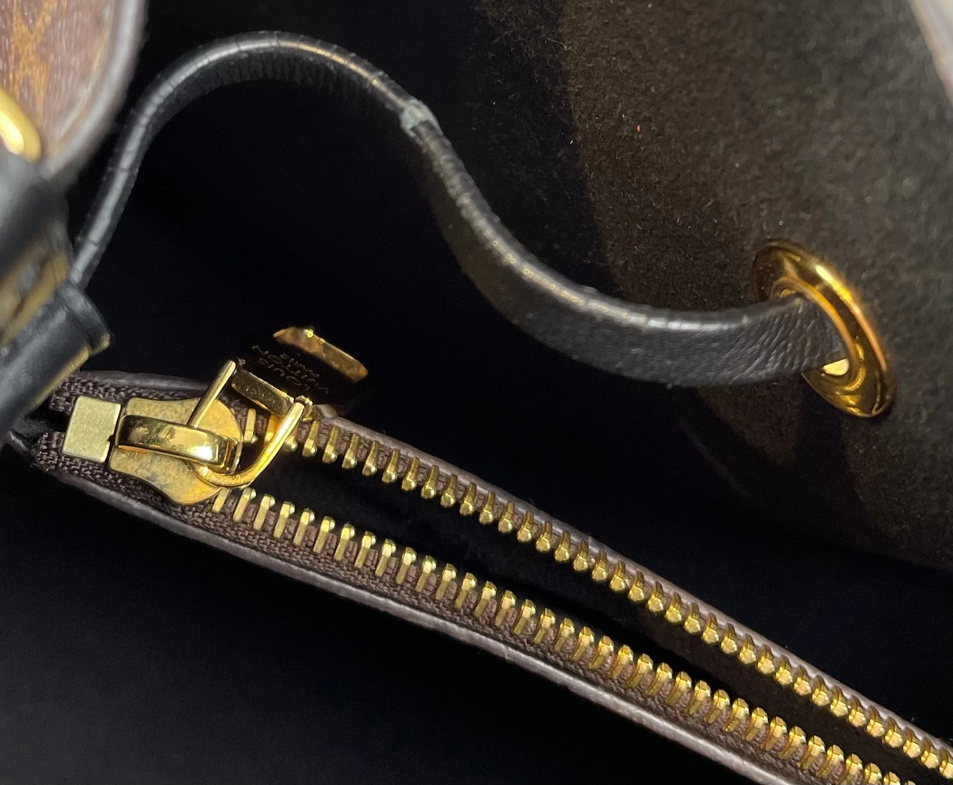 Louis Vuitton Monogram Canvas "NÉONOÉ" Bucket Bag w/ Crossbody Strap