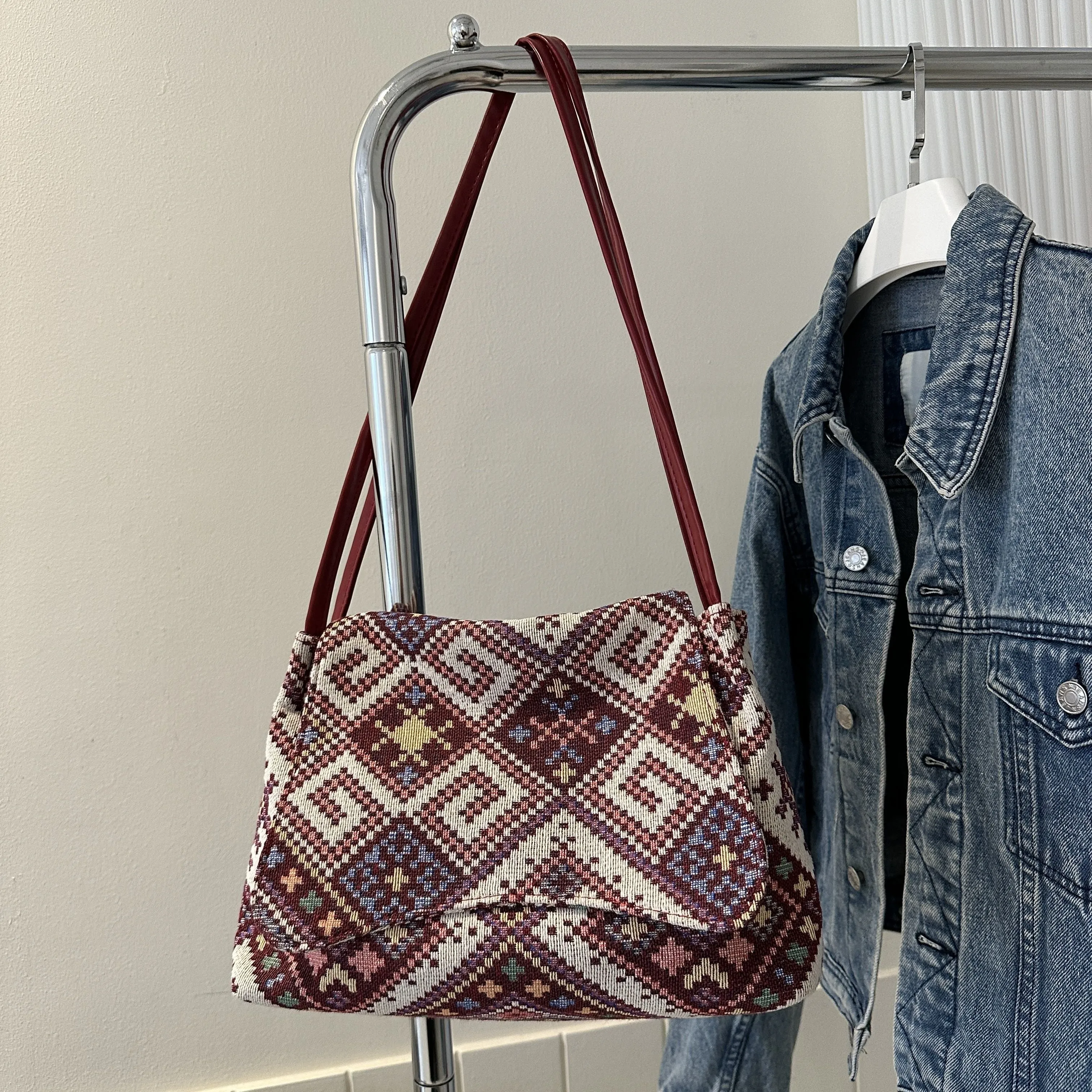 Women's Chain Crossbody Bag